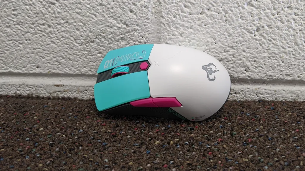 ASUS Hatsune Miku Keyboard, Headset, and Mouse Look and Work Great 
