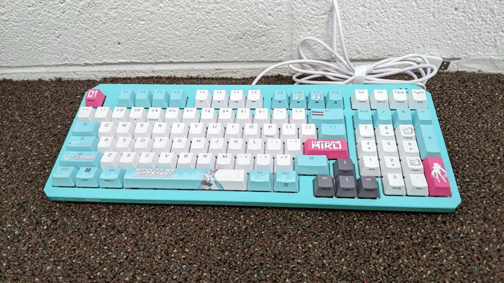 ASUS Hatsune Miku Keyboard, Headset, and Mouse Look and Work Wonderfully 