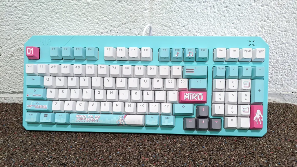 ASUS Hatsune Miku Keyboard, Headset, and Mouse Look and Work Wonderfully 
